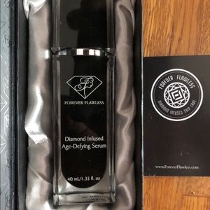 Makeup/Forever Flawless Black Diamond